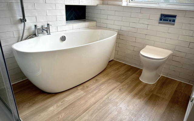 Free-standing-bath