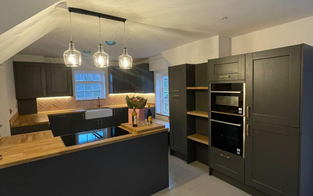 Black-kitchen-oak-worktop